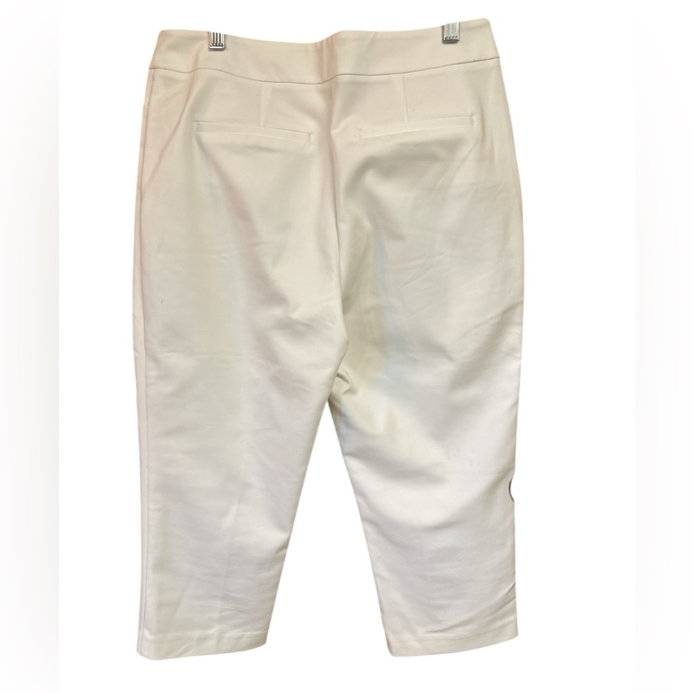 Chico’s Fabulously Slimming White Capris Summer Dressy Casual EUC Size 0 (S4) - Picture 2 of 6